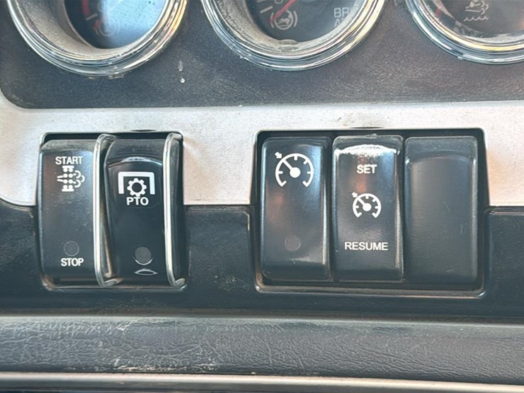 #119-•-2018-kenworth-log-truck-image-63