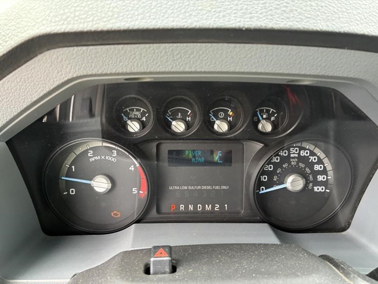 2015-ford-f550-image-14