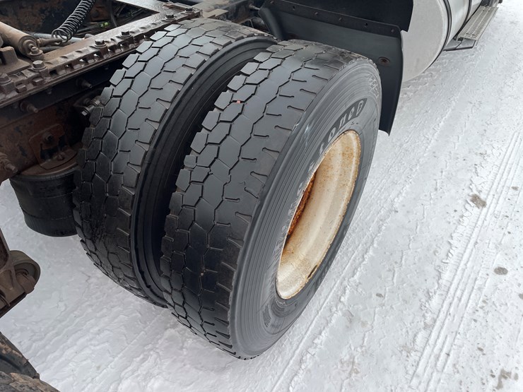 2011-international-prostar-image-12