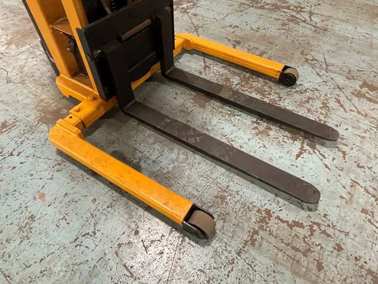 #226-•-big-joe-pdi-20-walk-behind-stacker-image-17