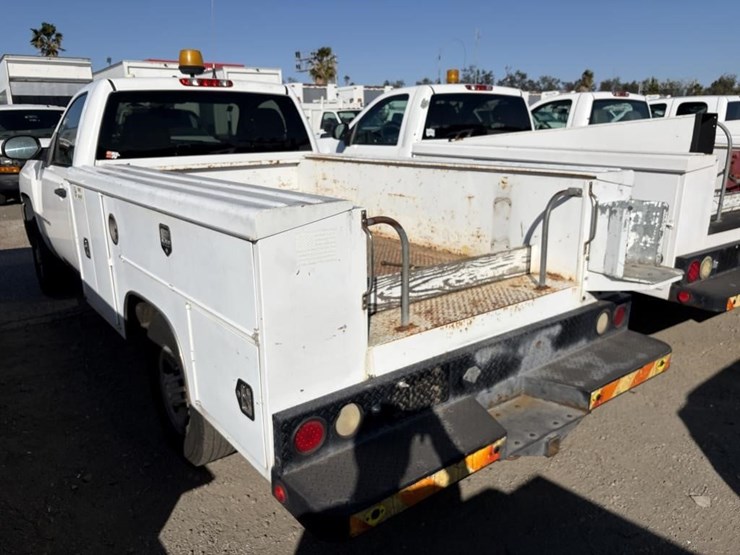 2008-chevrolet-2500-image-2