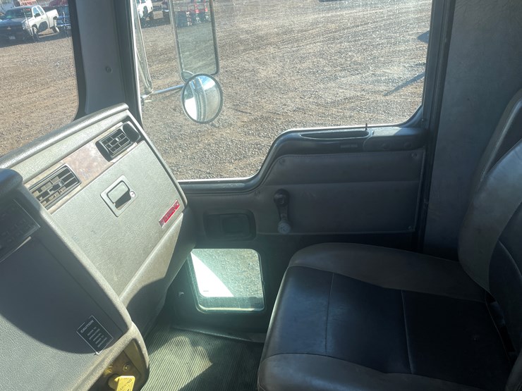 2006-kenworth-t300-image-28