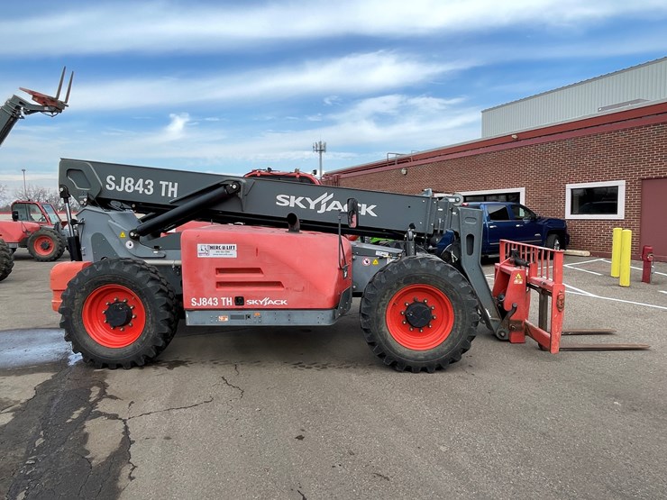 #129-•-2018-skyjack-sj843-telehandler-image-4