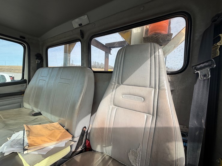 2002-freightliner-fl70-image-13