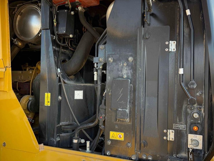 2023-caterpillar-938m-image-12