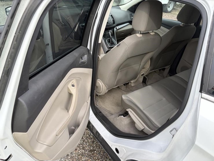 2013-ford-escape-se-image-12