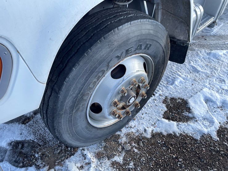 1995-ford-f750-image-9