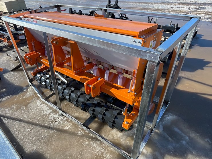 2025-caterpillar-12-image-3