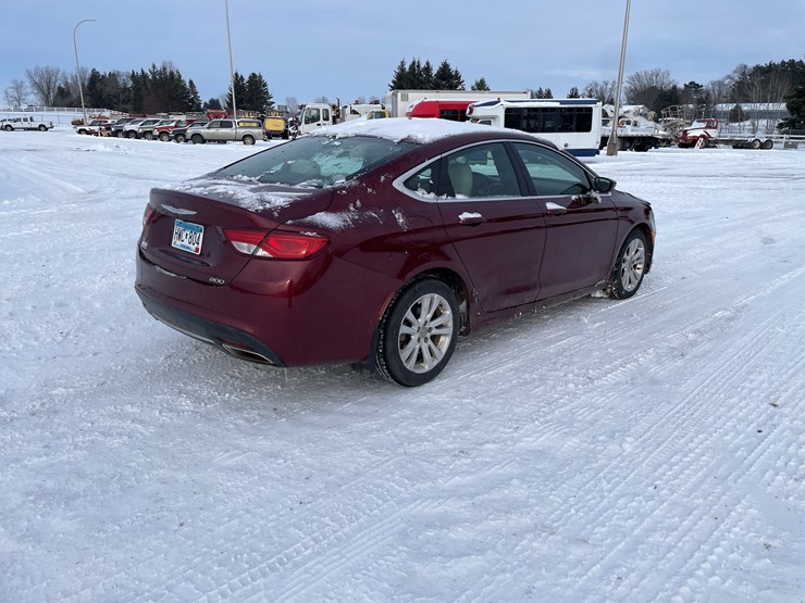 #1524-•-2016-chrysler-200-(has-mn-title)-image-5