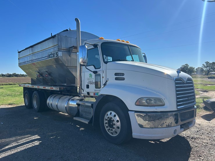 2012-mack-tender-truck-w/adams-rear-discharge-bed-auger-image-95