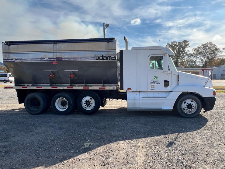 2006-freightliner-auger-truck-image-4