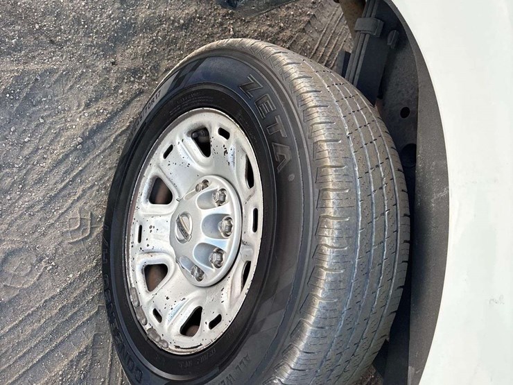 2016-nissan-nv2500-image-18