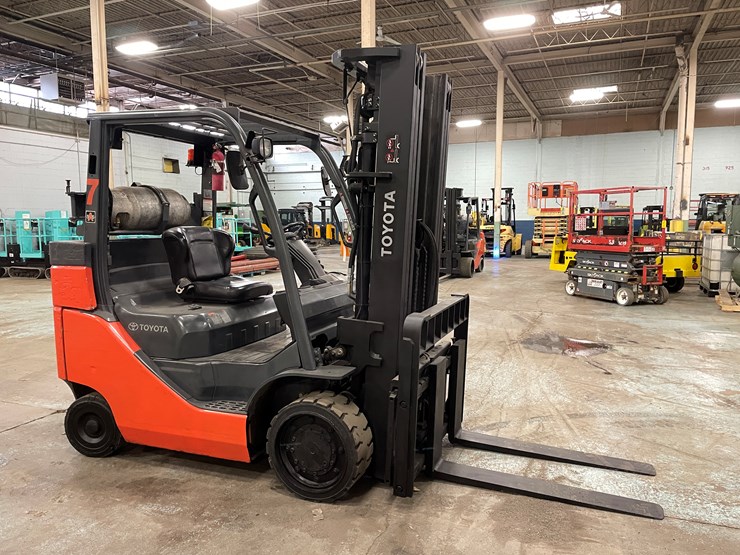 #177-•-2016-toyota-propane-forklift-image-3