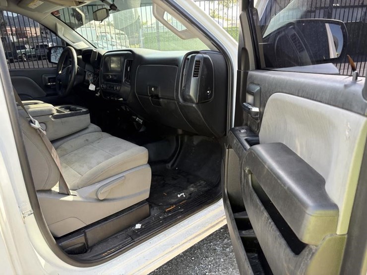 2017-chevrolet-silverado-2500-image-9