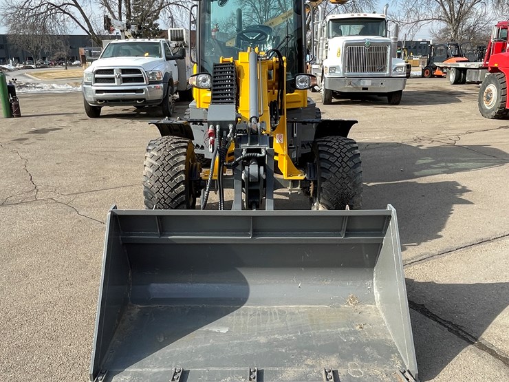 #114-•-new-magnum-3300p-telescoping-wheel-loader-image-2