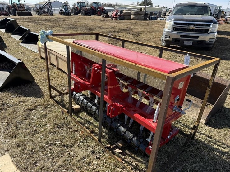 new-agt-universal-attach/3pt-68"-planter-image-4