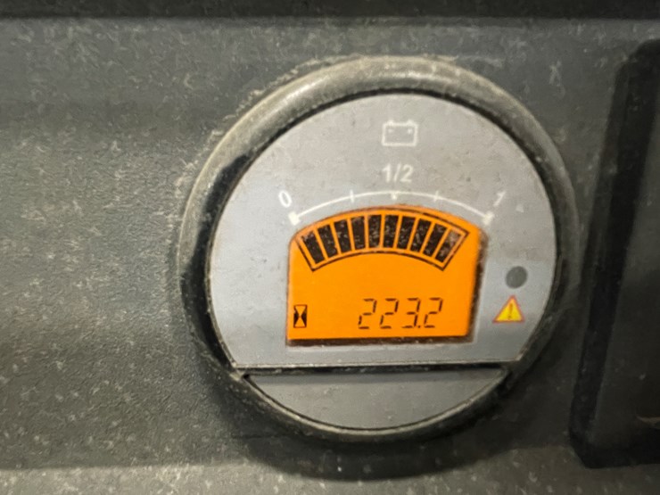 #230-•-2019-mitsubishi-electric-ride-on-pallet-jack-image-15