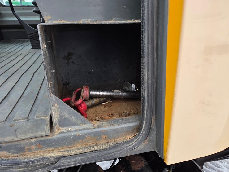 1998-jcb-185-65-image-48