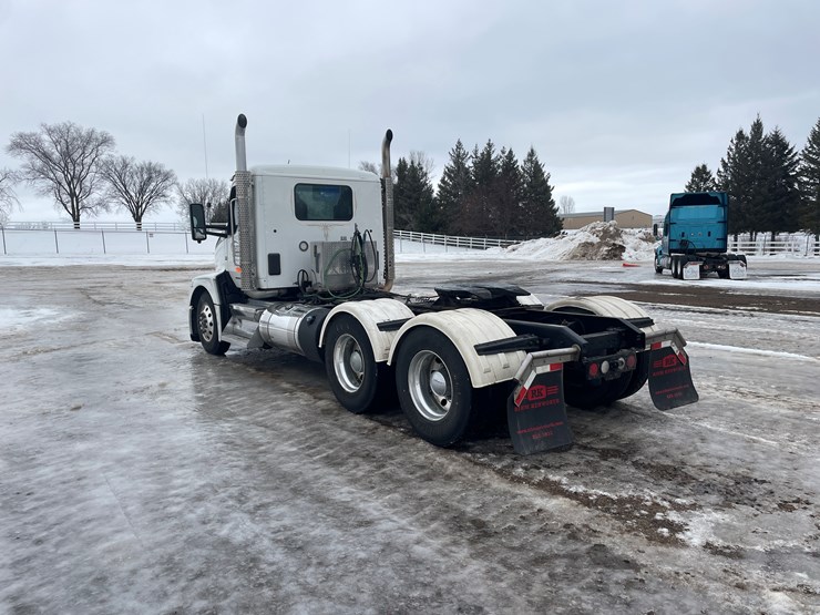 2022-kenworth-t680-image-3