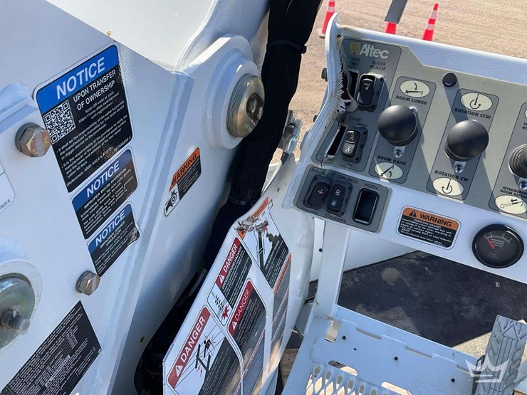 2024-freightliner-m2-106-image-51