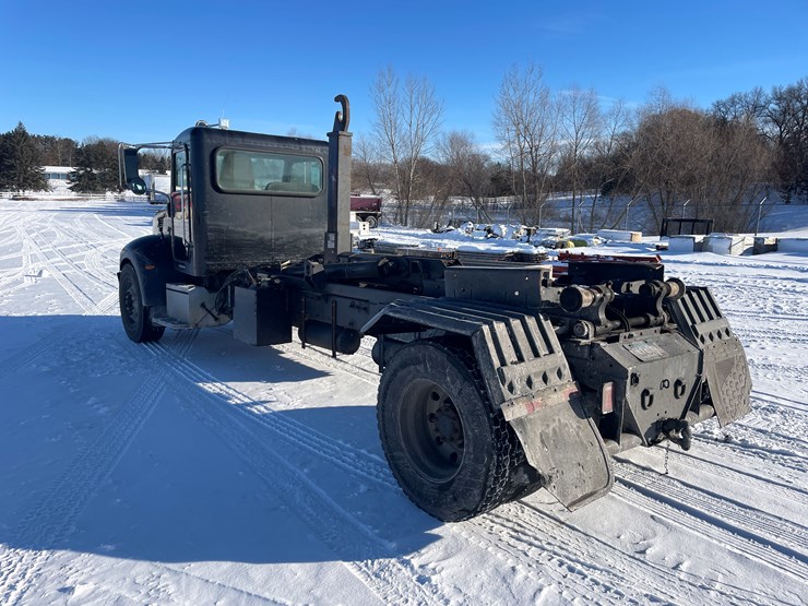 #1459-•-2008-peterbilt-pb335-hook-truck-(has-mn-title)-image-2