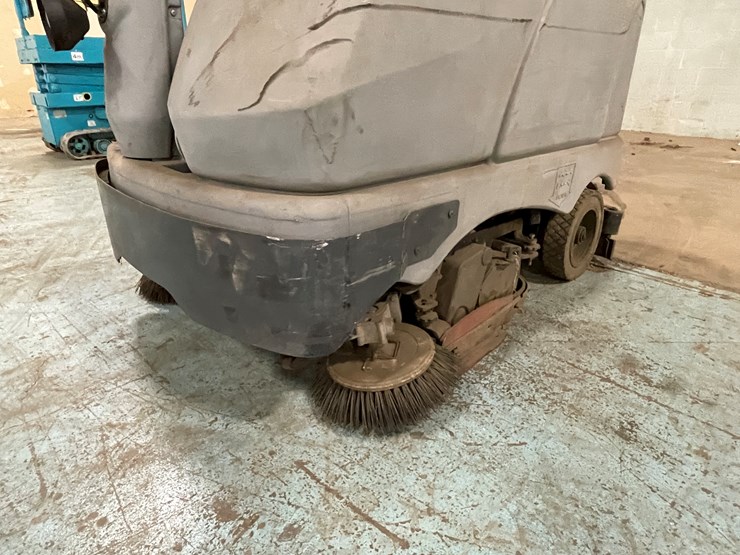 #193-•-advance-condor-axp-electric-floor-scrubber-image-9