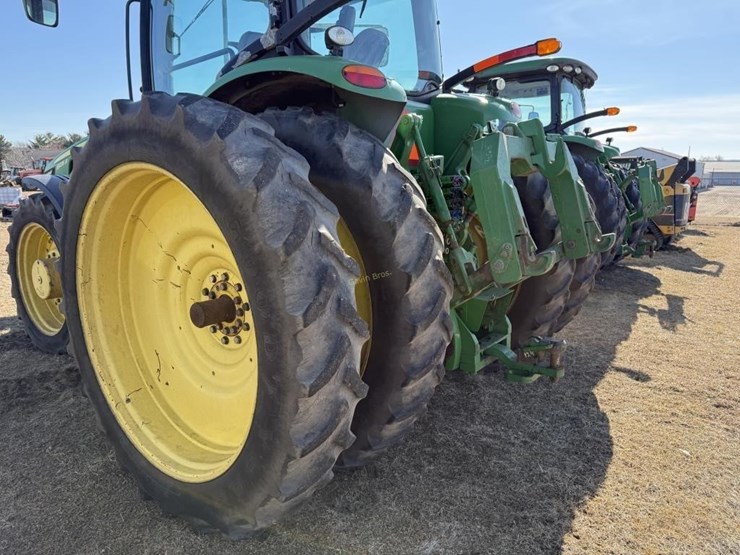 john-deere-8235r-image-9