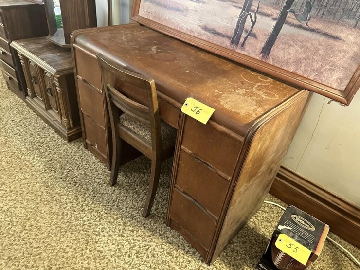 wooden-desk-&-framed-painting-image-2