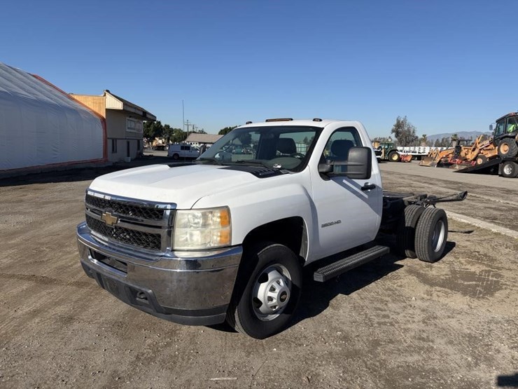 2011-chevrolet-3500-image-1