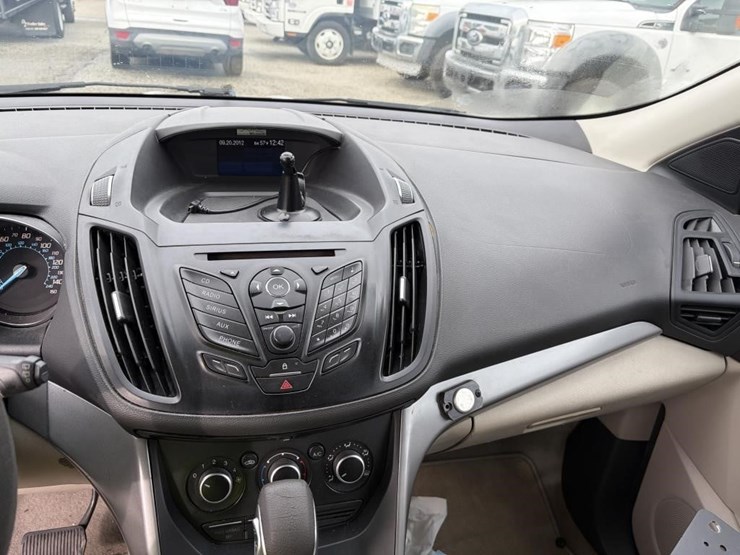 2013-ford-escape-se-image-17