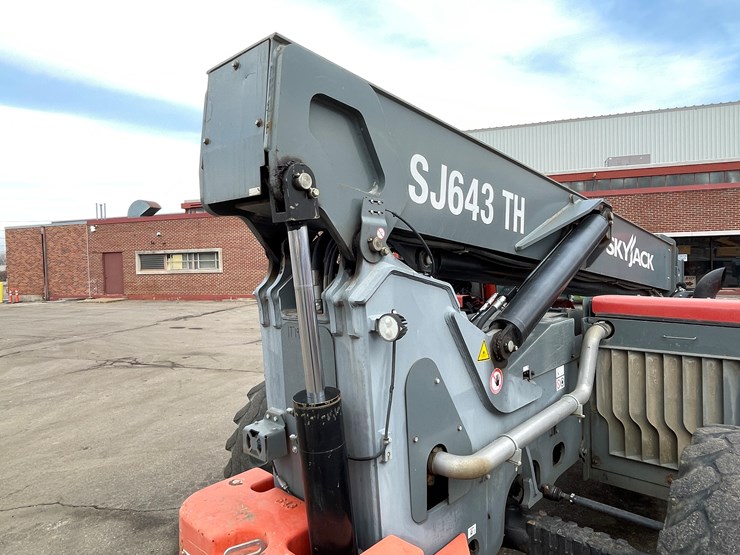 #133-•-2017-skyjack-sj643-telehandler-image-27