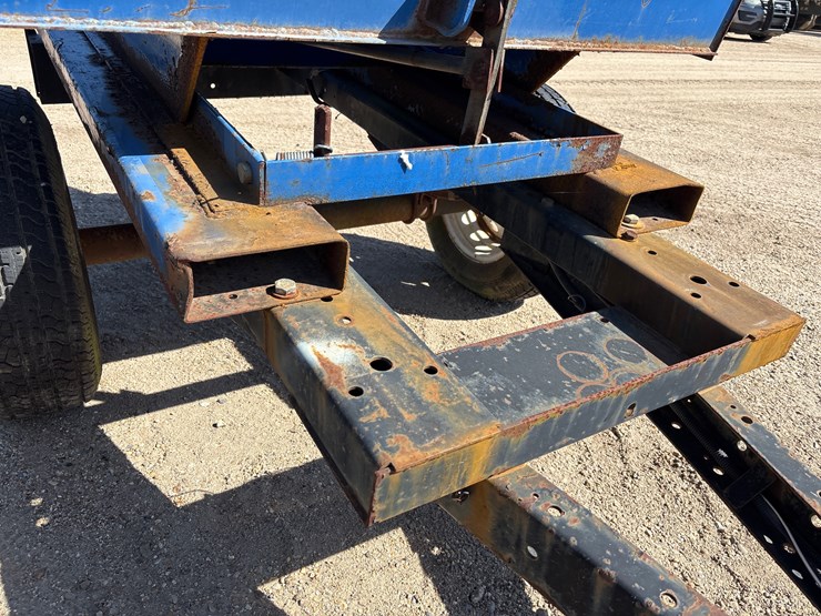 #2831-•-trash-dump-hopper-on-single-axle-trailer,-no-title-image-7