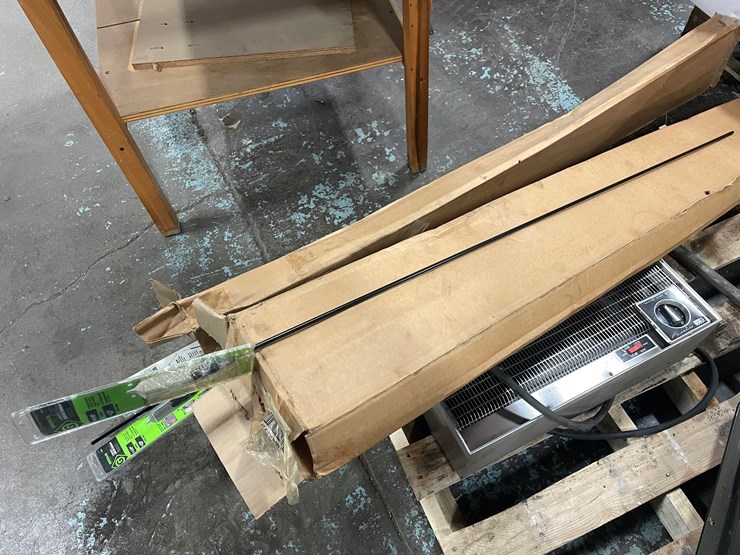 #7663-•-(2)-shop-heaters-and-greenlee-54"-long-x-1/4"-diameter-drill-bit-extensions-image-10