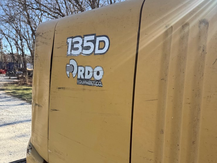 2012-deere-135d-image-11