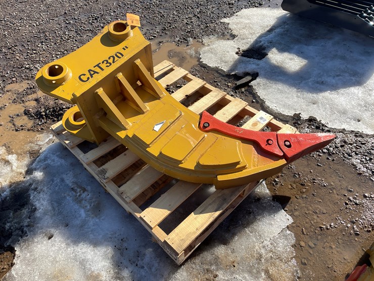 2026-caterpillar-320-image-2