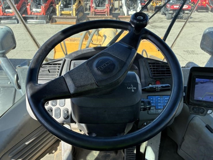 2017-komatsu-wa380-8-image-16