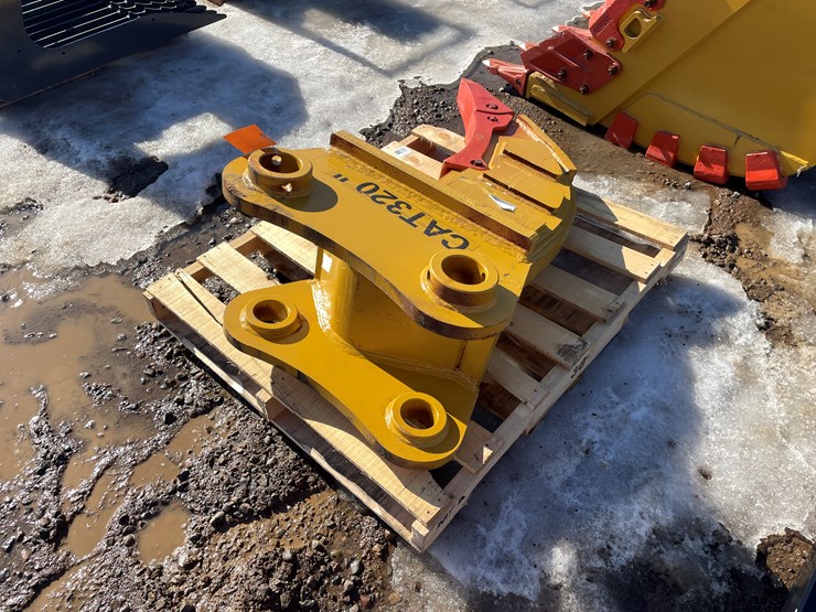 2026-caterpillar-320-image-1