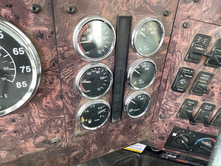 2000-international-9900-image-80