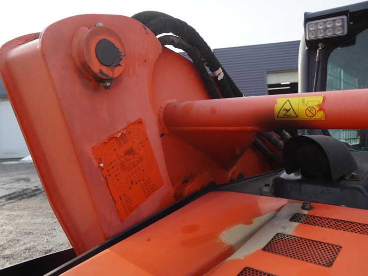 2017-kubota-3800-image-42