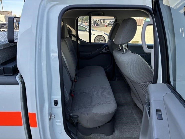 2018-nissan-frontier-sv-image-9