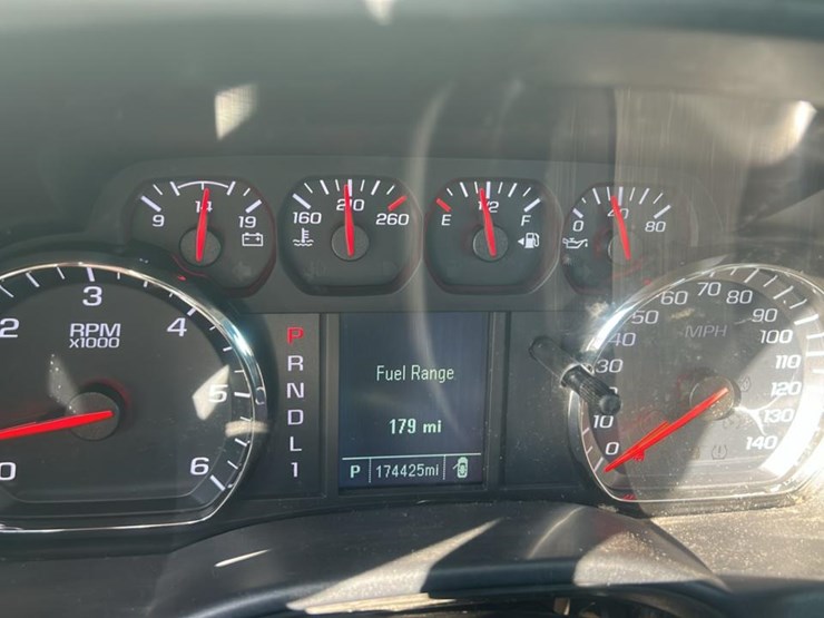 2017-chevrolet-silverado-3500hd-image-10