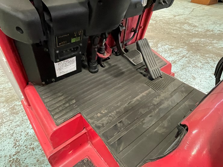 #184-•-toyota-9-runner-electric-forklift-image-17