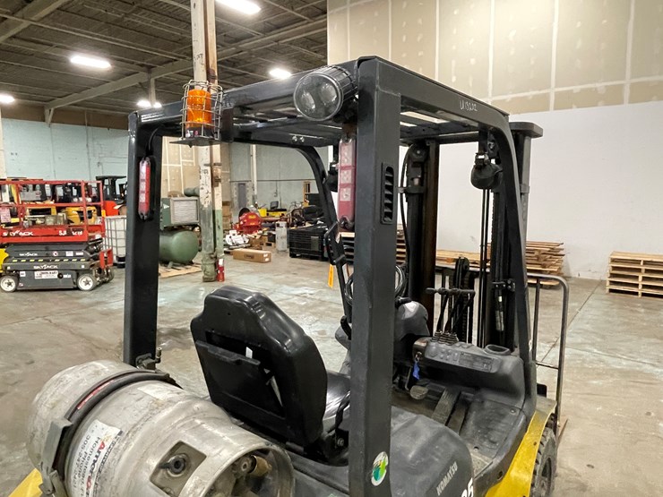 #168-•-2015-komatsu-25-propane-forklift-image-22