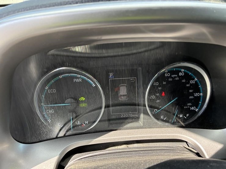 2016-toyota-rav4-image-17