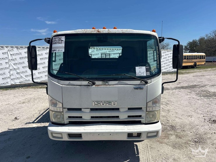 2011-isuzu-nrr-image-21