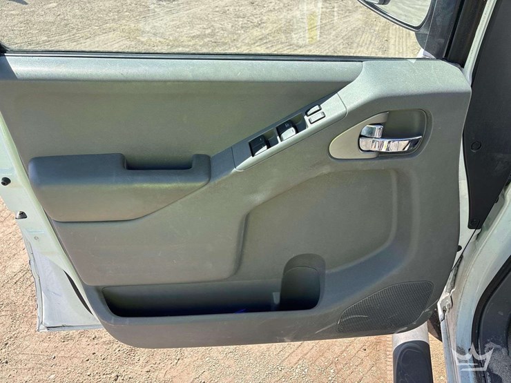 2015-nissan-frontier-image-21