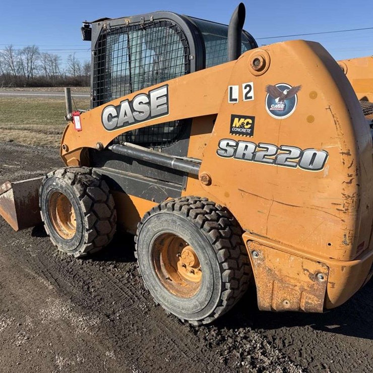 CASE SR220