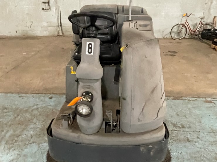 #193-•-advance-condor-axp-electric-floor-scrubber-image-2