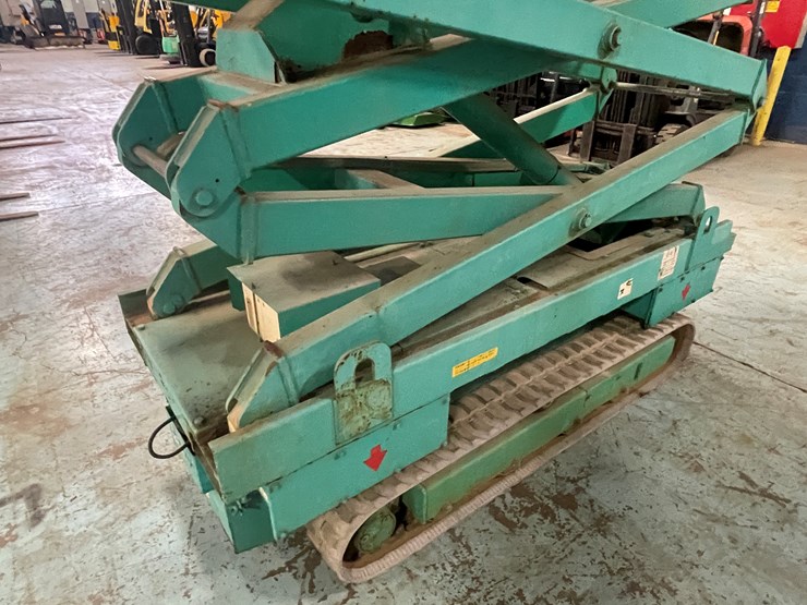 #202-•-airman-encl06-electric-track-scissor-lift-image-31