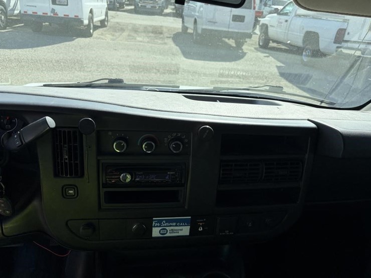 2016-chevrolet-express-2500-image-13